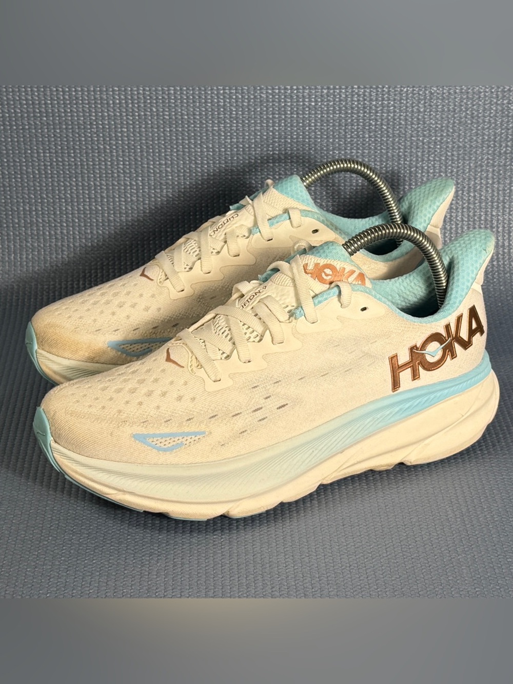Hoka One One Women’s Clifton 9 White/Frost Blue Running Shoes Size 8.5